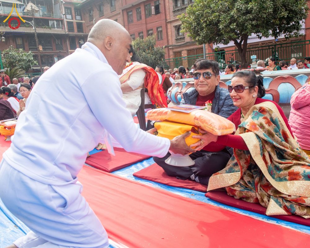 ภาพ No.209728:วันที่ 28 กุมภาพันธ์ พ.ศ.2568 พิธีเปิดโครงการบวชสามเณร พิธีถวายไทยธรรม พิธีขอขมามอบผ้าไตร  ณ เมืองปาตัน ประเทศเนปาล