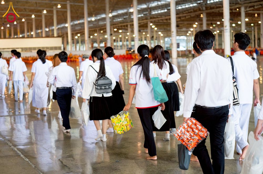 ภาพ No.256728:วันที่ 5 ตุลาคม พ.ศ. 2568 พิธีตักบาตร ข้าวสารอาหารแห้ง ณ บ้านแก้วเรือนทองคุณยายฯ สภาธรรมกายสากล วัดพระธรรมกาย