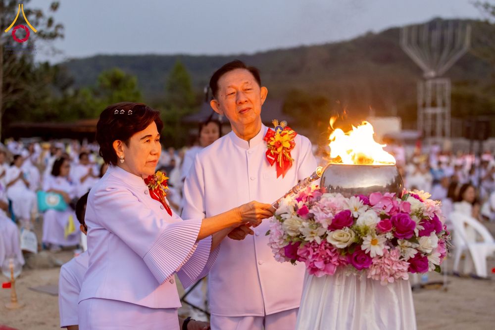 ภาพ No.275236:วันอาทิตย์ที่ 30 พฤศจิกายน พ.ศ. 2568 พิธีจุดประทีปถวายเป็นพุทธบูชา ณ ศูนย์ปฏิบัติธรรมระยอง (บ้านช่องลม)