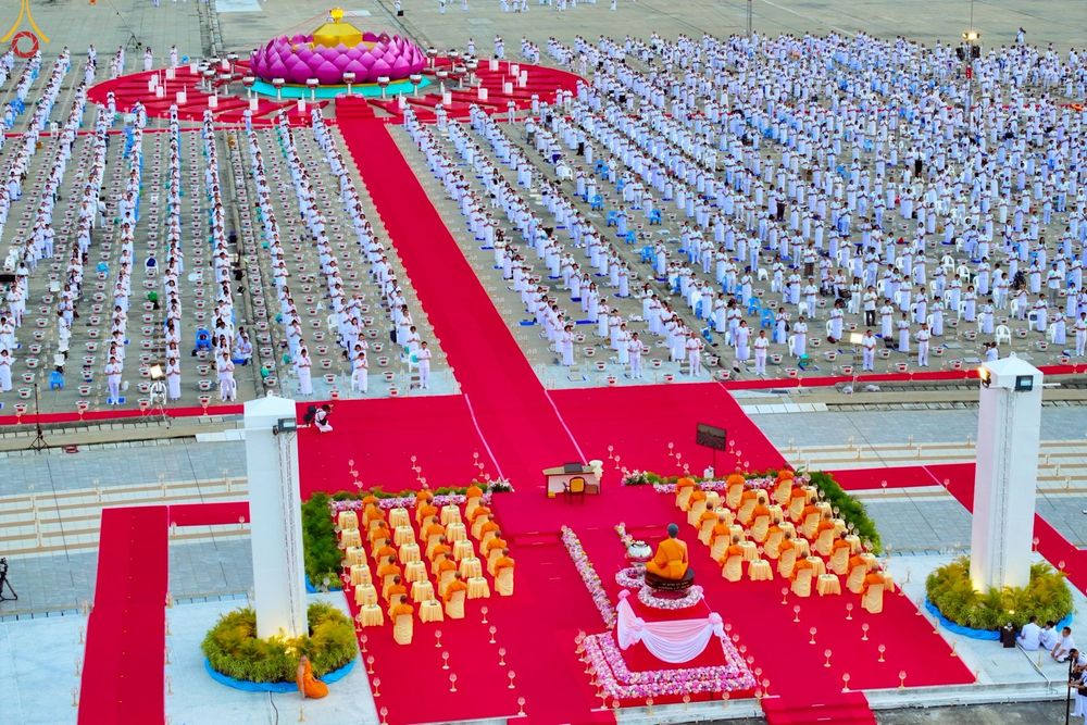 ภาพ No.252861:วันที่ 10 ตุลาคม พ.ศ. 2568 พิธีปลูกต้นทรัพย์บานชื่น ณ ลานธรรม วัดพระธรรมกาย