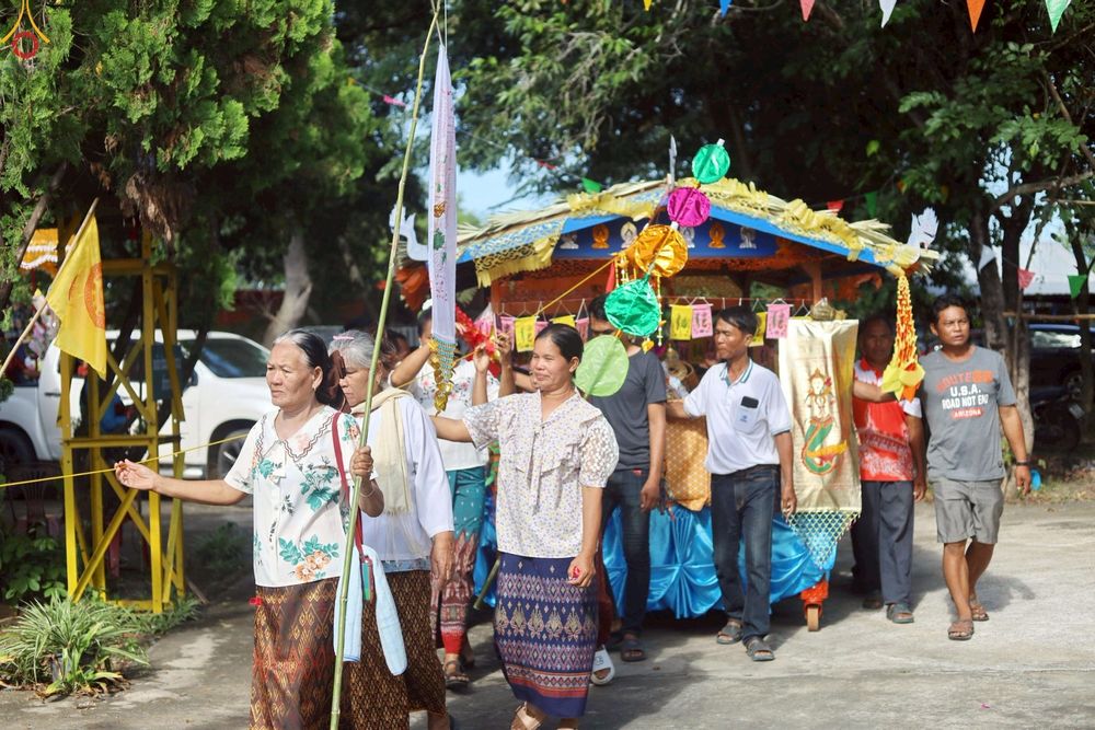 ภาพ No.259083:วันที่ 18 ตุลาคม พ.ศ. 2568 พิธีทอดกฐินสามัคคีทั่วไทย 30,000 วัด โดยคณะศิษยานุศิษย์ บูชาธรรม 81 ปี หลวงพ่อธัมมชโย ณ วัดสว่างอารมณ์  อ.แคนดง จ.บุรีรัมย์