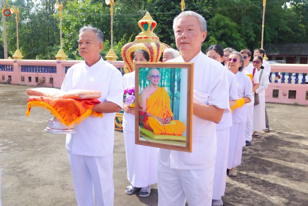 ภาพ No.263648:วันที่ 23 ตุลาคม พ.ศ. 2568 พิธีทอดกฐินสามัคคีทั่วไทย 30,000 วัด โดยคณะศิษยานุศิษย์ บูชาธรรม 81 ปี หลวงพ่อธัมมชโย ณ วัดหัวถนน จ.นครปฐม