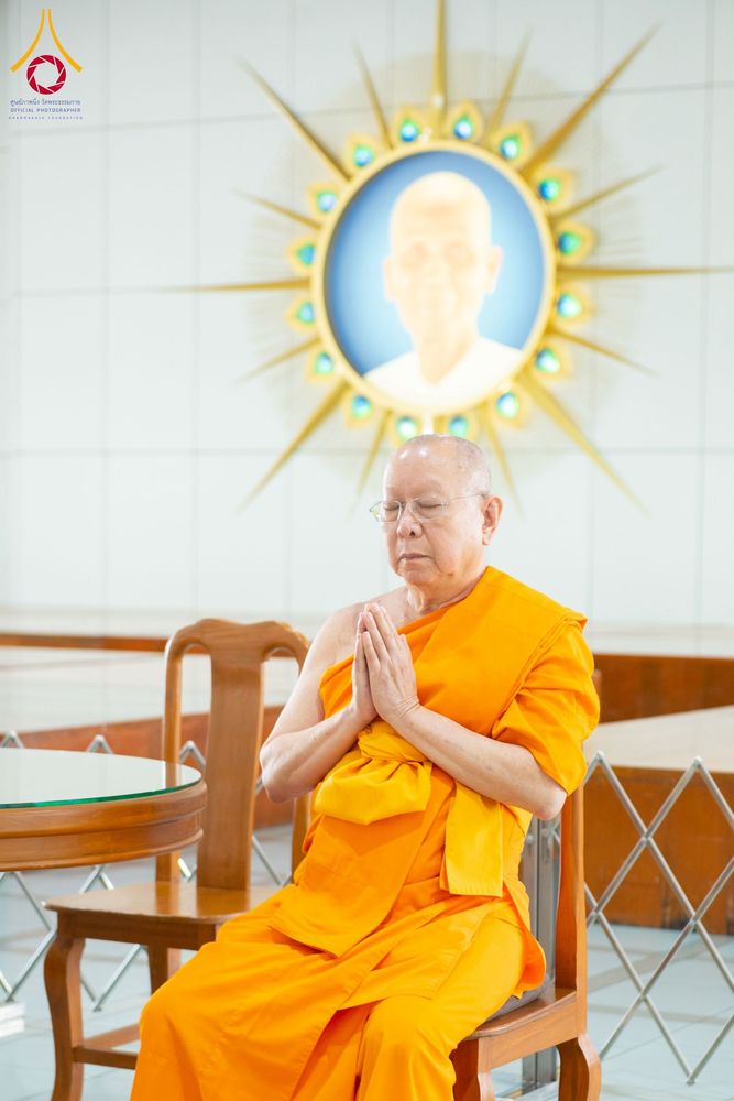 ภาพ No.268264:วันที่ 8 พฤศจิกายน พ.ศ. 2568 พิธีถวายภัตตาหารเมนูสวรรค์ เพื่อการบรรลุธรรม ณ หอฉันคุณยายอาจารย์ฯ วัดพระธรรมกาย