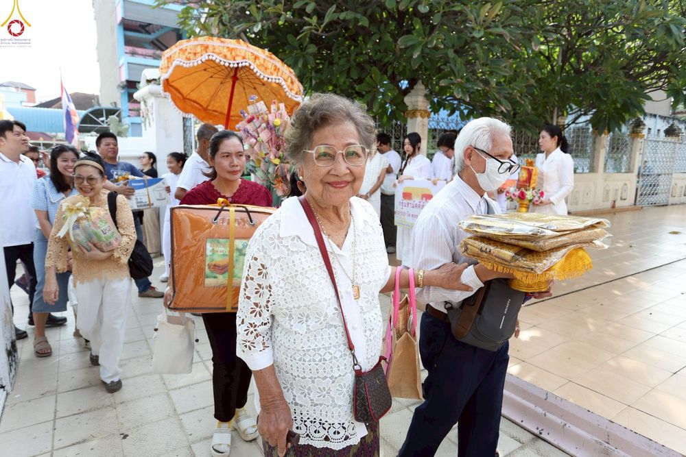 ภาพ No.253205:วันที่ 12 ตุลาคม พ.ศ. 2568 พิธีทอดกฐินสามัคคีทั่วไทย 30,000 วัด โดยคณะศิษยานุศิษย์ บูชาธรรม 81 ปี หลวงพ่อธัมมชโย ณ วัดบางขุนนนท์ แขวงบางขุนนนท์ เขตบางกอกน้อย กรุงเทพมหานคร