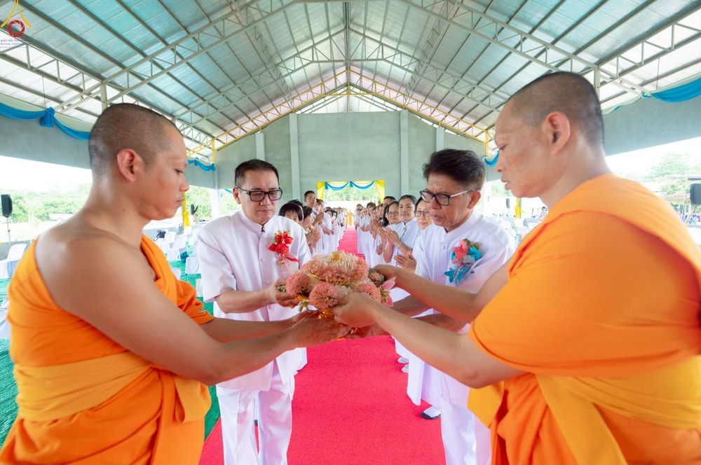 ภาพ No.255225:วันที่ 12 ตุลาคม พ.ศ. 2568 พิธีอัญเชิญพระบรมสารีริกธาตุและบรรจุ ลงในพระเกตุพระประธาน , พิธีทอดกฐินสามัคคีทั่วไทย 30,000 วัด โดยคณะศิษยานุศิษย์ วัดพระธรรมกาย  บูชาธรรม 81 ปี หลวงพ่อธัมมชโย ณ ธุดงคสถานเขาย้อย จ.เพชรบุรี