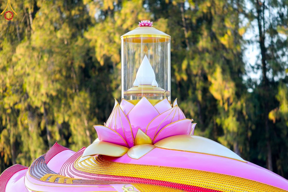 ภาพ No.104352:พระธรรมยาตราร่วมปฏิบัติธรรม และถ่ายภาพหมู่ประวัติศาสตร์ หน้ามหาวิหารพระมงคลเทพมุนี วันที่ 27 ธันวาคม พ.ศ. 2566