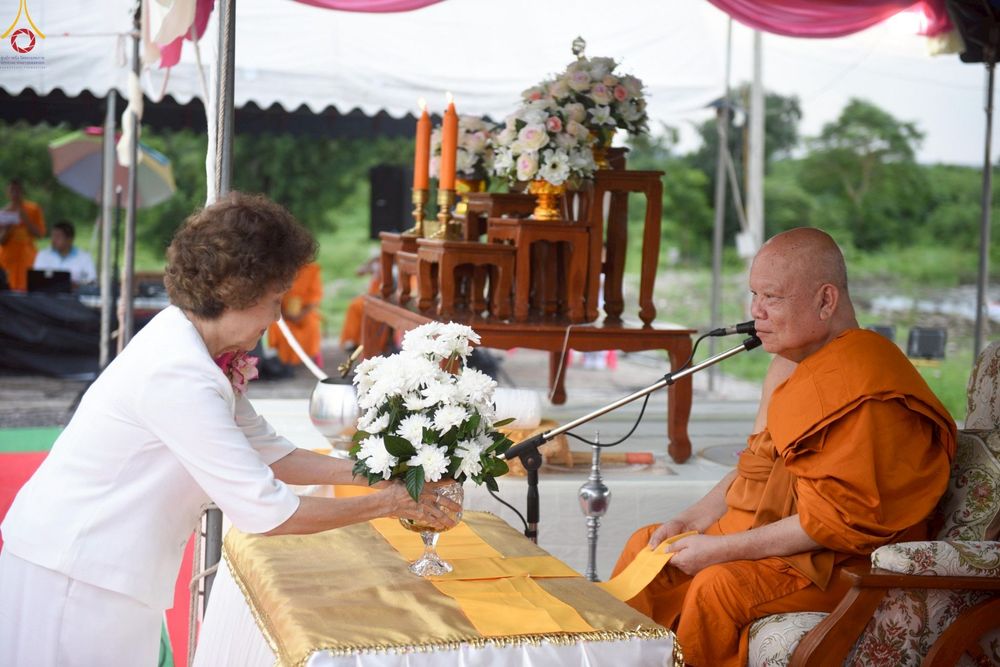 ภาพ No.261531:วันที่ 17-18 ตุลาคม พ.ศ. 2568 พิธีเจริญพระพุทธมนต์คณะสงฆ์ 108 กลั่นแผ่นดินองค์พระเจดีย์สระบุรี สมโภชองค์กฐิน และพิธีทอดกฐิน ณ ศูนย์ปฏิบัติธรรมสระบุรี ในโครงการกฐินสามัคคีทั่วไทย 30,000 วัด บูชาธรรม 81 ปี หลวงพ่อธัมมชโย โดยคณะศิษยานุศิษย์วัดพระธรรมกาย