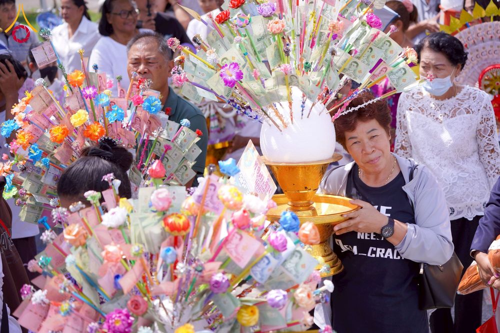 ภาพ No.275562:วันที่ 5 พฤศจิกายน พ.ศ. 2568 พิธีทอดกฐินสามัคคีทั่วไทย ณ วัดวังมะนาว อ.ปากท่อ จ.ราชบุรี โดยคณะศิษยานุศิษย์ บูชาธรรม 81 ปี หลวงพ่อธัมมชโย