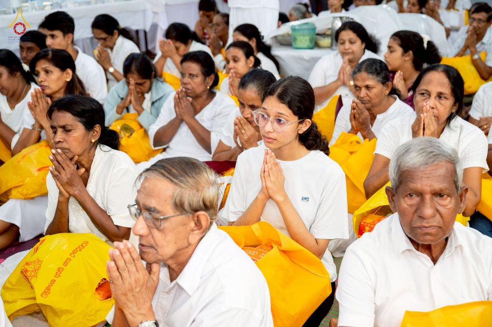 ภาพ No.266605:วันที่ 25 ตุลาคม พ.ศ. 2568 พิธีทอดกฐินสมทบ วัดกัลยาณมิตรต่างประเทศ  บูชาธรรม 81 ปี หลวงพ่อธัมมชโย ณ วัดธรรมวัฒนา รามายา  เมืองมาตะเล ประเทศศรีลังกา 