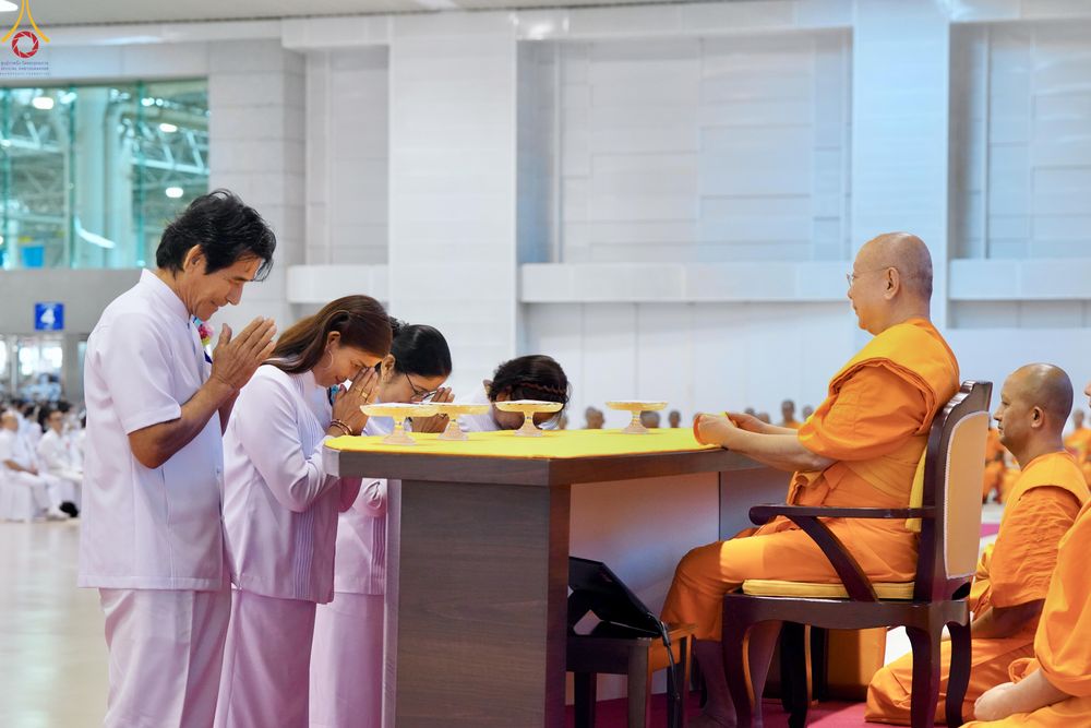 ภาพ No.323614:วันที่ 22 เมษายน พ.ศ.2569(วันคุ้มครองโลก) งานถวายมหาสังฆทาน 40,000 กว่าวัดทั่วประเทศ พิธีภาคสาย ปฏิบัติธรรม ,  พิธีมอบปัจจัยช่วยเหลือครู 4 จังหวัดชายแดนภาคใต้