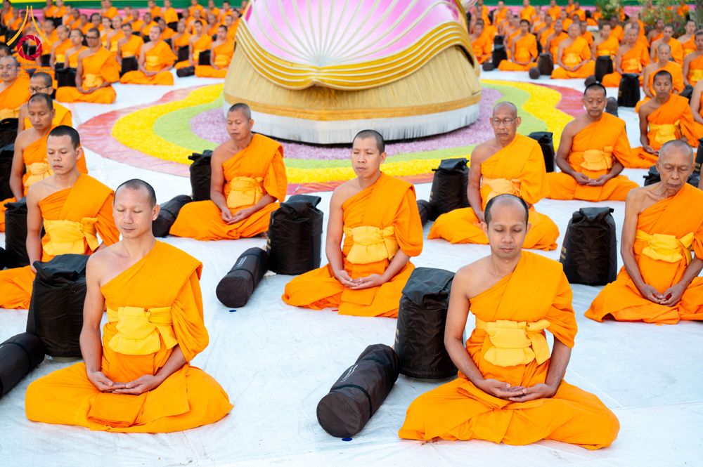 ภาพ No.294634:วันอาทิตย์ที่ 14 ธันวาคม พ.ศ.2568 พระธรรมยาตราปฏิบัติธรรมและถ่ายภาพหมู่ประวัติศาสตร์ ณ วัดสองพี่น้อง ต.ต้นตาล อ.สองพี่น้อง จ.สุพรรณบุรี ในโครงการธรรมยาตรา กตัญญูบูชา มหาปูชนียาจารย์ พระมงคลเทพมุนี(สด จนฺทสโร) พระผู้ปราบมาร อนุสรณ์สถาน 7 แห่ง ปีที่ 14