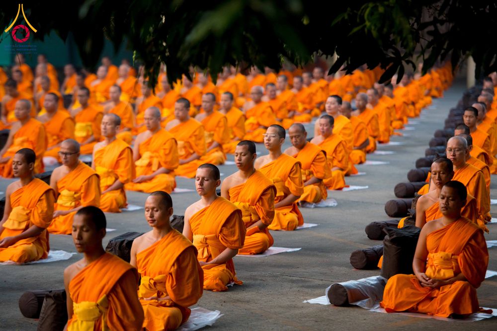 ภาพ No.297422:วันที่ 15 มกราคม พ.ศ.2569 พระธรรมยาตราปฏิบัติธรรมและถ่ายภาพหมู่ประวัติศาสตร์ อนุสรณ์สถานลำดับที่ 4 สถานที่เกิดด้วยกายธรรม  ณ วัดโบสถ์บน ต.บางคูเวียง จ.นนทบุรี ในโครงการธรรมยาตรา กตัญญูบูชา มหาปูชนียาจารย์ พระมงคลเทพมุนี(สด จนฺทสโร) พระผู้ปราบมาร อนุสรณ์ส