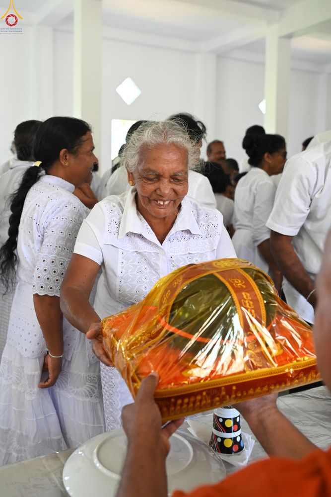 ภาพ No.284322:วันที่ 28 ตุลาคม พ.ศ.2568 กฐินสมทบต่างประเทศ โดยคณะศิษยานุศิษย์ บูชาธรรม 81 ปี หลวงพ่อธัมมชโย ณ วัดศรีสุคตาราม บาลังโกด้า ศรีลังกา