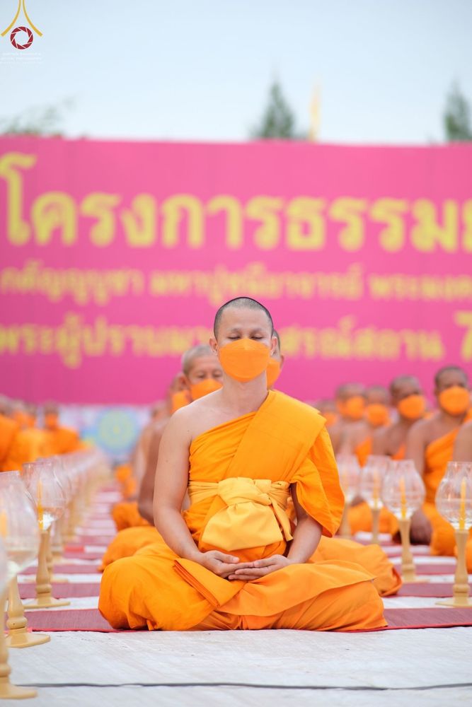 ภาพ No.70154:พิธีจุดประทีปถวายเป็นพุทธบูชา และบูชาธรรมมหาปูชนียาจารย์ ในโครงการธรรมยาตรากตัญญูบูชา มหาปูชนียาจารย์ พระมงคลเทพมุนี(สด จนฺทสโร) พระผู้ปราบมาร ปีที่ 11 ณ อนุสรณ์สถานลำดับที่ 2 สถานที่ตั้งมโนปณิธานบวชตลอดชีวิต อนุสรณ์สถานคลองบางนางแท่น อ.สามพราน จ.นครปฐม 