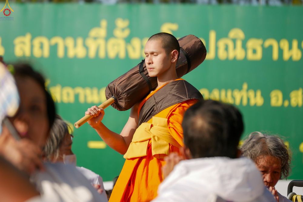 ภาพ No.290558:วันที่ 7 มกราคม พ.ศ. 2569 พิธีต้อนรับพระธรรมยาตรา ณ อนุสรณ์สถานลำดับที่ 2  สถานที่ตั้งมโนปณิธานบวชตลอดชีวิต อนุสรณ์สถานคลองบางนางแท่น (ภาพชุดที่ 2) อ.สามพราน จ.นครปฐม ในโครงการธรรมยาตรา กตัญญูบูชา มหาปูชนียาจารย์ พระมงคลเทพมุนี(สด จนฺทสโร) พระผู้ปราบมาร 