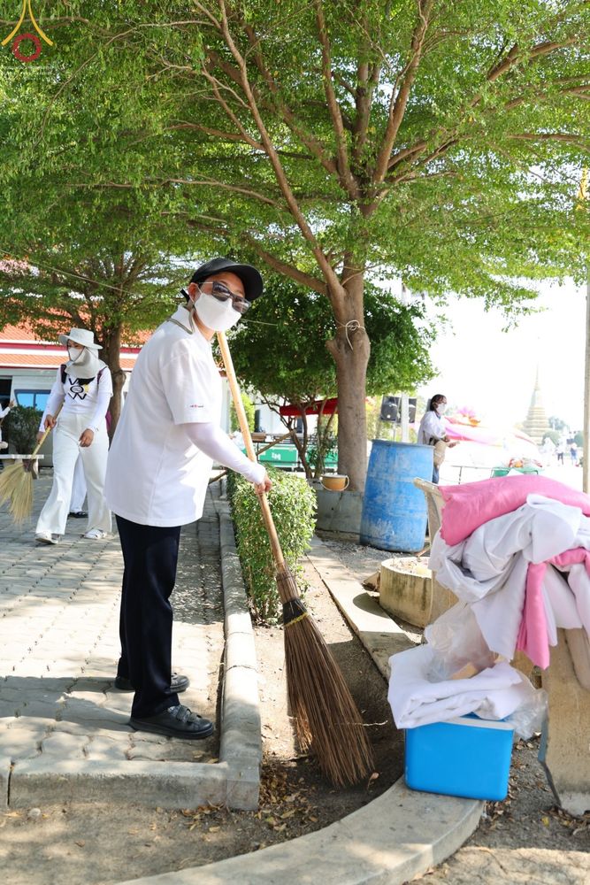 ภาพ No.71557:พระธรรมยาตรา ปฏิบัติศาสนกิจ ทำนุบำรุงศาสนสถาน, ปฏิบัติธรรม ร่วมกับชุมชน,นักเรียนเด็กดีวีสตาร์ และร่วมพิธีทอดผ้าป่าบำรุงศาสนสถาน ในโครงการธรรมยาตรากตัญญูบูชา มหาปูชนียาจารย์ พระมงคลเทพมุนี(สด จนฺทสโร) พระผู้ปราบมาร อนุสรณ์สถาน 7 แห่ง ปีที่ 11 ณ วัดสองพี่น