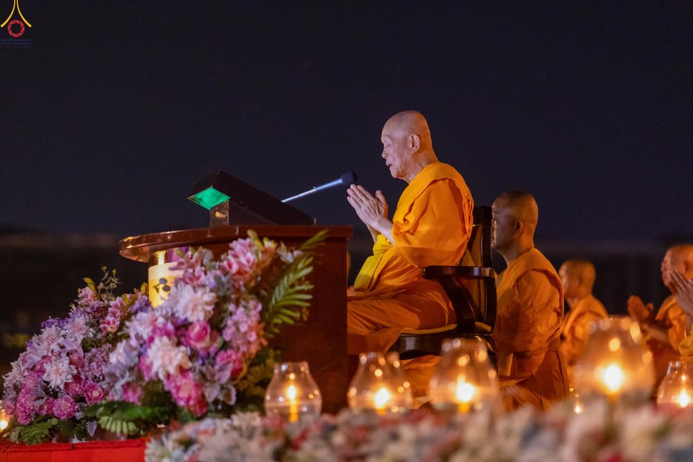 ภาพ No.308141:วันที่ 31 มกราคม พ.ศ. 2569 พิธีจุดประทีปธรรมถวายเป็นพุทธบูชา  และบูชาธรรมมหาปูชนียาจารย์ (ภาพชุดที่ 3) ณ วัดพระธรรมกาย ปทุมธานี ในโครงการธรรมยาตรา กตัญญูบูชา มหาปูชนียาจารย์ พระมงคลเทพมุนี(สด จนฺทสโร) พระผู้ปราบมาร อนุสรณ์สถาน 7 แห่ง ปีที่ 14