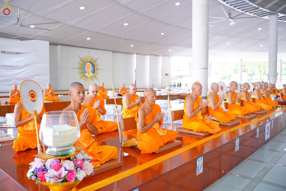 ภาพ No.337467:วันจันทร์ที่ 29 มิถุนายน พ.ศ.2569 (วันพระขึ้น 15 ค่ำ เดือน 8) พิธีบุพเปตพลี ครั้งที่ 184 ณ หอฉันคุณยายอาจารย์ฯ  พิธีสวดธัมมจักกัปปวัตนสูตร ครบ 8,495,000,000 จบ ณ มหาวิหารคด วัดพระธรรมกาย