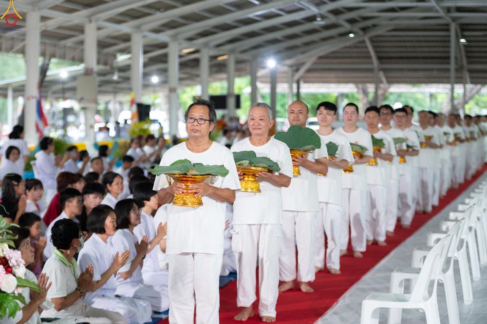 ภาพ No.338254:วันอาทิตย์ที่ 5 กรกฎาคม พศ.2569 พิธีตัดปอยผมธรรมทายาทนานาชาติ IDOP รุ่นที่ 21 จากประเทศจีน มาเลเซีย สิงคโปร์ และไต้หวัน ณ โถงช้าง วัดพระธรรมกาย