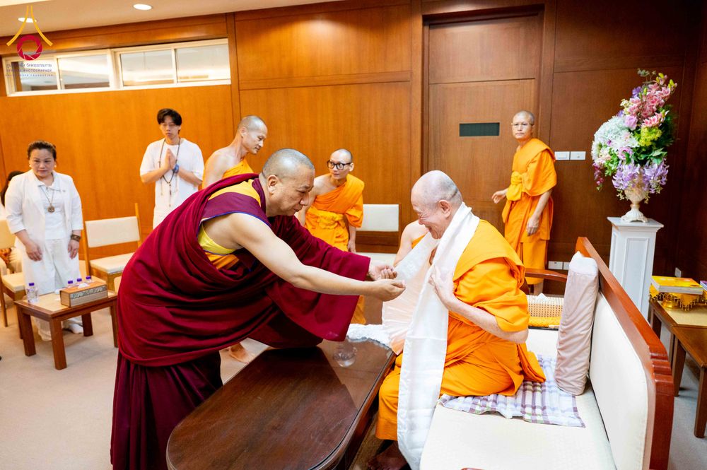 ภาพ No.317543:วันอังคารที่ 24 มีนาคม พ.ศ.2569  หลวงพ่อทัตตชีโว รองเจ้าอาวาส วัดพระธรรมกาย ต้อนรับปฏิสันถารคณะลามะจากทิเบต