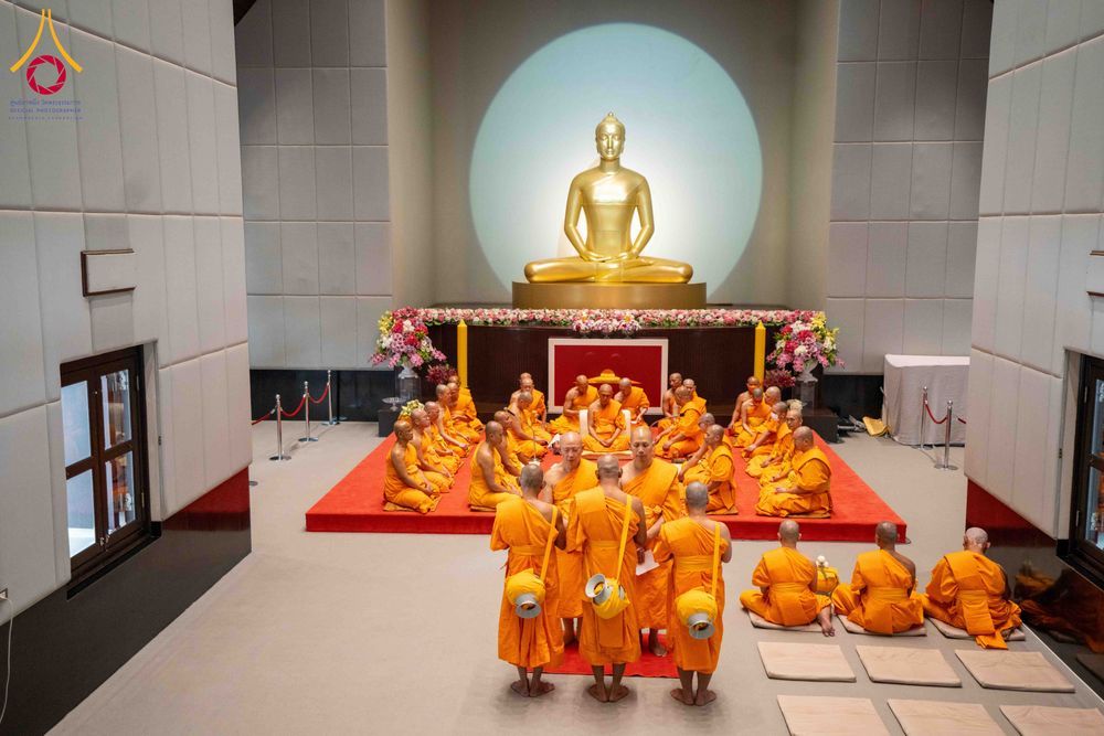 ภาพ No.298239:วันเสาร์ที่ 17 มกราคม พ.ศ. 2569 พิธีบรรพชาอุปสมบท โครงการอุปสมบทหมู่ บูชาธรรมครบ 117 ปี คุณยายอาจารย์มหารัตนอุบาสิกาจันทร์ ขนนกยูง  ณ อุโบสถพระไตรปิฎก วัดพระธรรมกาย