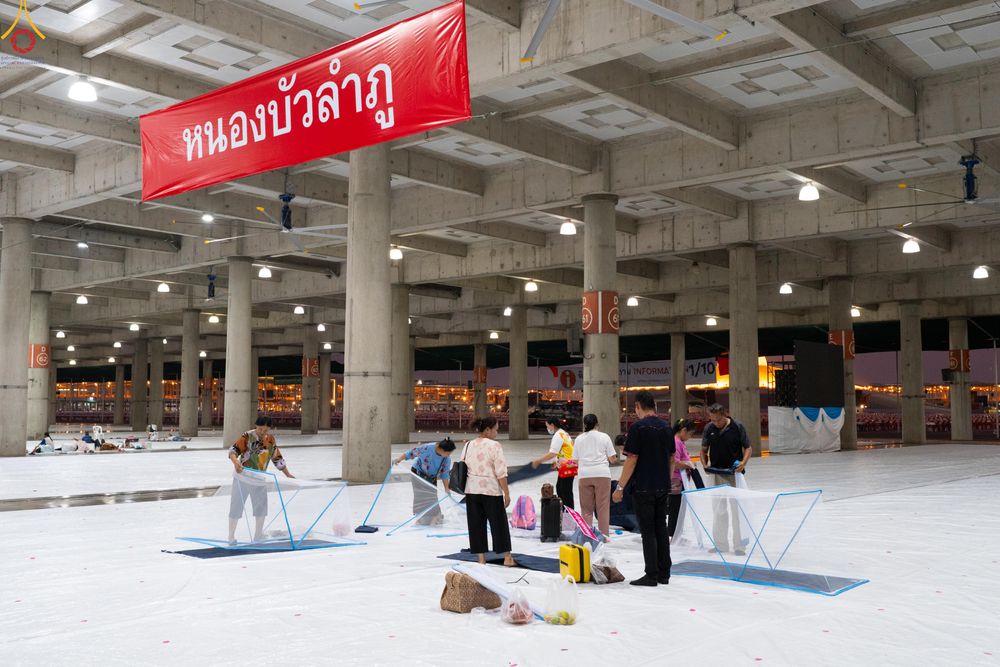 ภาพ No.323891:วันที่ 22 เมษายน พ.ศ.2569 (วันคุ้มครองโลก) งานถวายมหาสังฆทาน 40,000 กว่าวัดทั่วประเทศ บรรยากาศพระสังฆาธิการและสาธุชน  เดินทางเข้าวัดพระธรรมกาย และพักค้าง ตั้งแต่ ตอนเย็นวันที่ 21  ถึงเช้าวันที่ 22