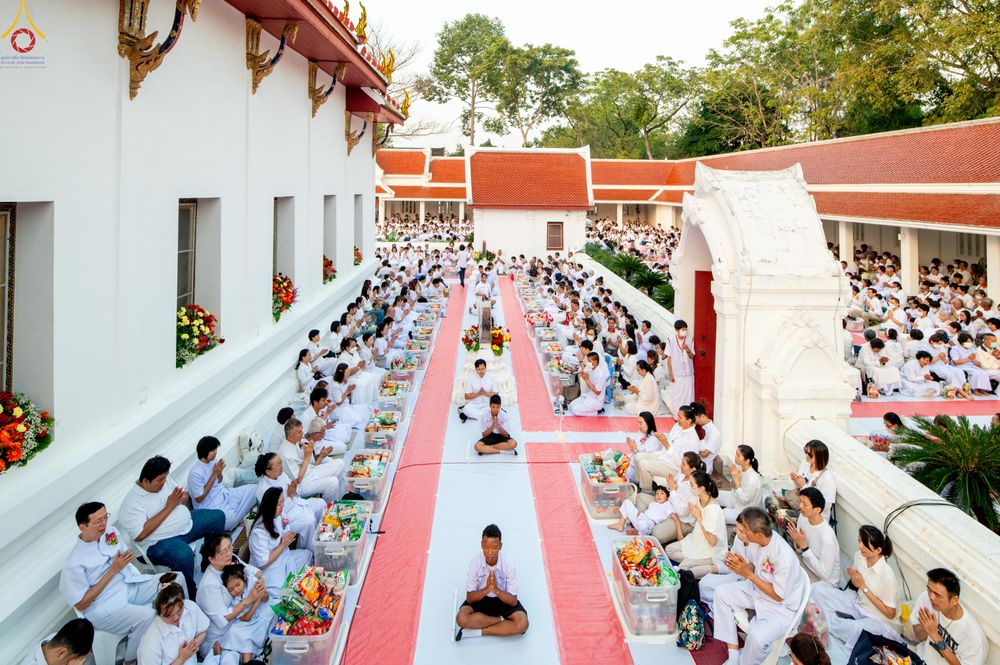 ภาพ No.297506:วันที่ 18 มกราคม พ.ศ. 2569 พิธีตักบาตรพระธรรมยาตรา ณ วัดโบสถ์บน ต.บางคูเวียง จ.นนทบุรี อนุสรณ์สถานลำดับที่ 4 สถานที่เกิดด้วยกายธรรม ในโครงการธรรมยาตรา กตัญญูบูชา มหาปูชนียาจารย์ พระมงคลเทพมุนี(สด จนฺทสโร) พระผู้ปราบมาร อนุสรณ์สถาน 7 แห่ง ปีที่ 14