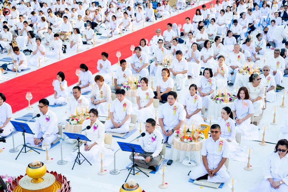 ภาพ No.291999:วันที่ 10 มกราคม พ.ศ. 2569 พิธีจุดประทีปถวายเป็นพุทธบูชา และบูชาธรรมมหาปูชนียาจารย์  ณ อนุสรณ์สถานคลองบางนางแท่น อ.สามพราน จ.นครปฐม ในโครงการธรรมยาตรา กตัญญูบูชา มหาปูชนียาจารย์ พระมงคลเทพมุนี(สด จนฺทสโร) พระผู้ปราบมาร อนุสรณ์สถาน 7 แห่ง ปีที่ 14