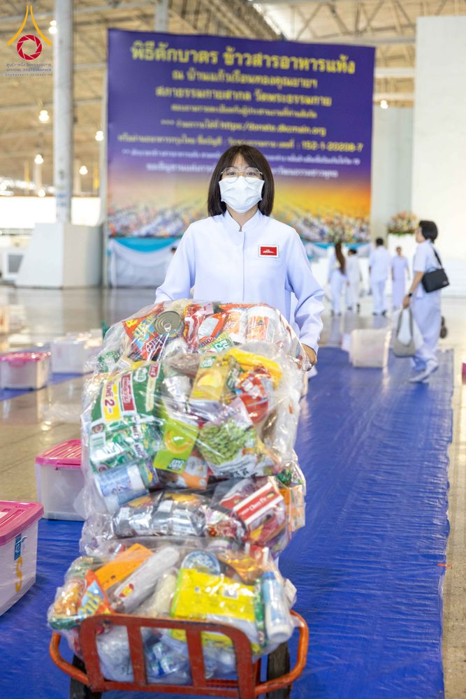 ภาพ No.308293:วันที่ 1  กุมภาพันธ์ พ.ศ. 2569 พิธีตักบาตรข้าวสารอาหารแห้ง ณ บ้านแก้วเรือนทองคุณยาย สภาธรรมกายสากล วัดพระธรรมกาย