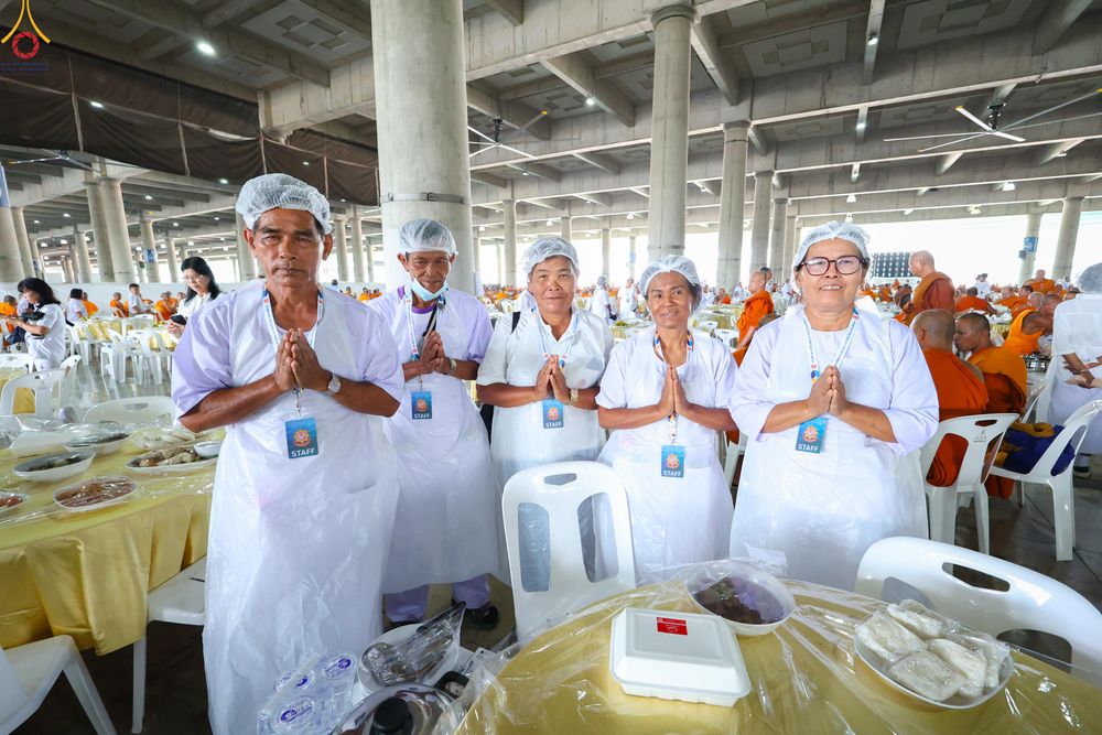 ภาพ No.323701:วันที่ 22 เมษายน พ.ศ.2569(วันคุ้มครองโลก) งานถวายมหาสังฆทาน 40,000 กว่าวัดทั่วประเทศ คณะสงฆ์ฉันภัตตาหารเพล