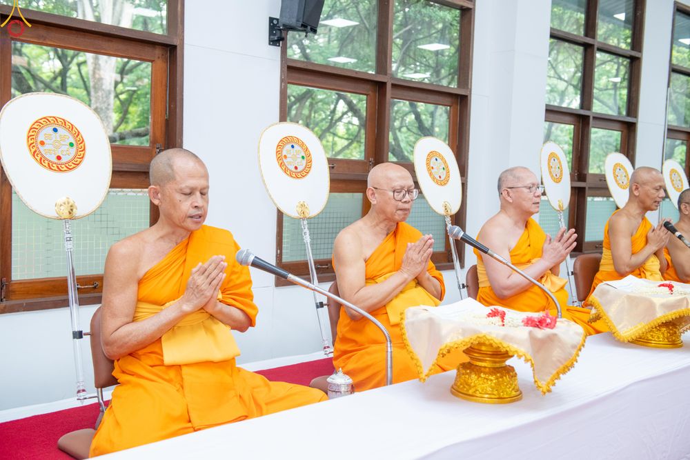 ภาพ No.342965:วันอาทิตย์ที่ 9 สิงหาคม พ.ศ.2569 พิธีมอบพัด ตั้งฐานานุกรม พระราชภาวนาวชิรวิเทศ วิ. ณ ห้องอาคารปลูกศรัทธา 2 วัดพระธรรมกาย