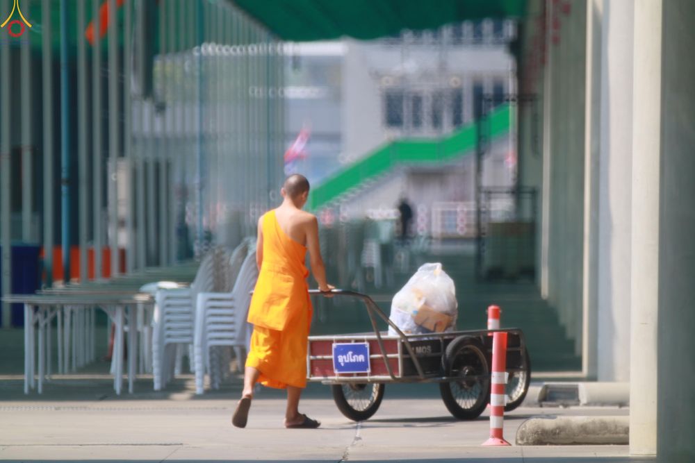 ภาพ No.321959:วันที่ 11-12 เมษายน พ.ศ.2569 การเตรียมงาน มัดถุงน้ำ , ผูกผ้าระบาย , เตรียมจุดฉันภัตตาหาร เพื่องานถวายมหาสังฆทาน 40,000 กว่าวัดทั่วประเทศ วันคุ้มครองโลก 22 เมษายน พ.ศ.2569 วัดพระธรรมกาย