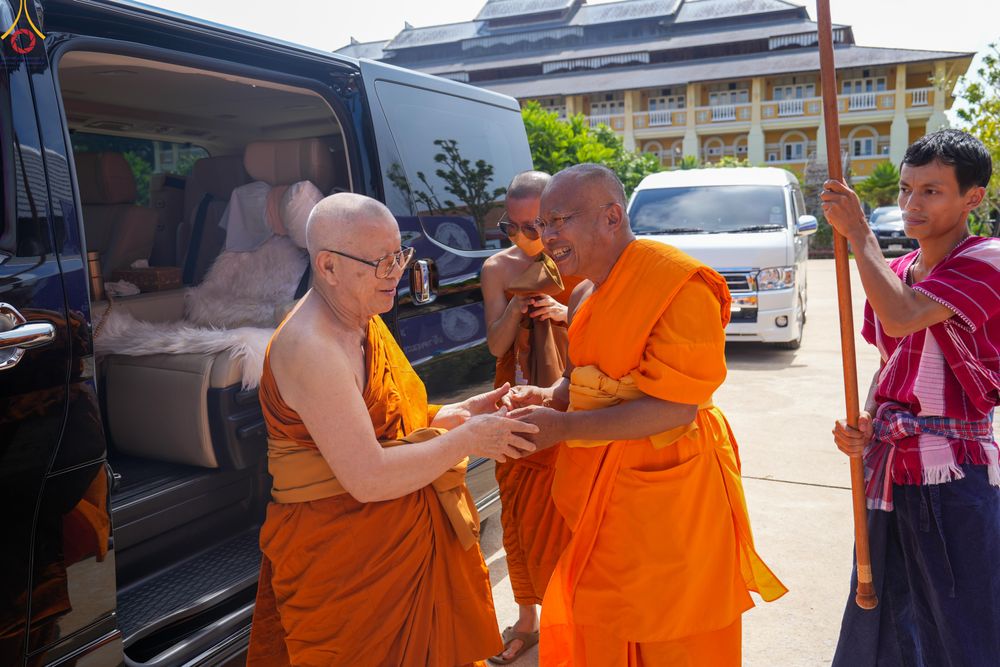 ภาพ No.331818:วันพฤหัสบดีที่ 4 มิถุนายน พ.ศ.2569 พิธีต้อนรับเปรียญธรรม 9 ประโยค และเปรียญธรรม 6 ประโยค  ณ อาคารธรรมสภา วัดบ้านขุน ต.บ่อหลวง อ.ฮอด จ.เชียงใหม่