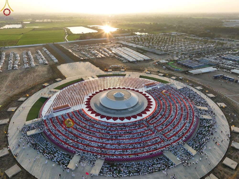 ภาพ No.74724:พิธีตักบาตรพระธรรมยาตราฯ ในโครงการธรรมยาตรากตัญญูบูชา มหาปูชนียาจารย์ พระมงคลเทพมุนี(สด จนฺทสโร) พระผู้ปราบมาร ปีที่ 11 ณ อนุสรณ์สถานลำดับที่ 5 สถานที่เผยแผ่วิชชาธรรมกายครั้งแรก อนุสรณ์สถานบางปลา วัดบางปลา อ.บางเลน จ.นครปฐม วันที่ 29 มกราคม พ.ศ. 2566