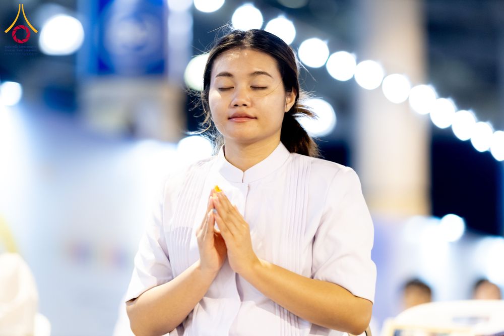 ภาพ No.286739:วันอาสาฬหบูชา วันพฤหัสบดีที่ 10 กรกฏาคม พ.ศ.2568  พิธีเวียนประทักษิณรอบพระมหาธรรมกายเจดีย์ , พิธีฉลองชัยสวดมนต์บทธัมมจักกัปปวัตตนสูตร ครบ 7,520,000,000 จบ ณ มหารัตนวิหารคด วัดพระธรรมกาย