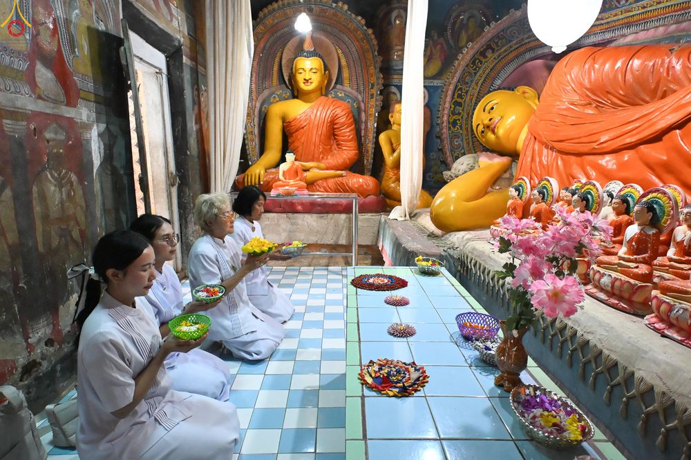 ภาพ No.284336:วันที่ 28 ตุลาคม พ.ศ.2568 กฐินสมทบต่างประเทศ โดยคณะศิษยานุศิษย์ บูชาธรรม 81 ปี หลวงพ่อธัมมชโย ณ วัดศรีสุคตาราม บาลังโกด้า ศรีลังกา