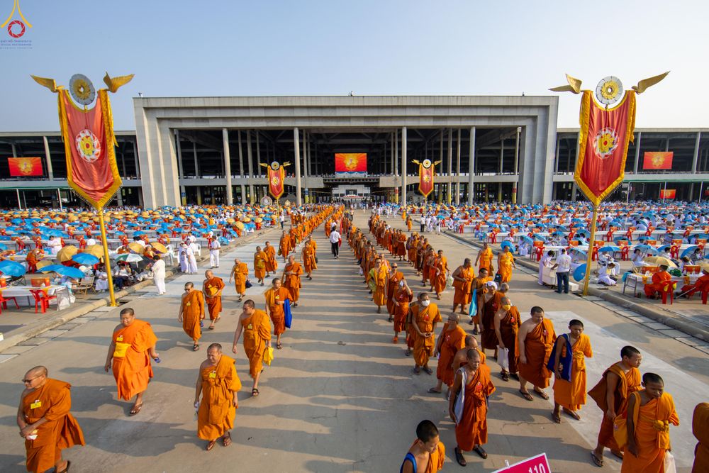ภาพ No.324431:วันที่ 22 เมษายน พ.ศ.2569 (วันคุ้มครองโลก) งานถวายมหาสังฆทาน 40,000 กว่าวัดทั่วประเทศ บรรยากาศพระสังฆาธิการและสาธุชน  เดินทางเข้าลานธรรม วัดพระธรรมกาย