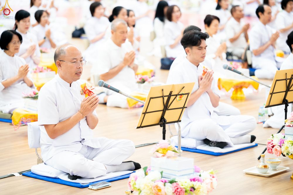 ภาพ No.329038:วันอาทิตย์ที่ 17 พฤษภาคม พ.ศ.2569 พิธีร่วมบุญการศึกษาพระภิกษุสามเณร (หนังสือบาลี นักธรรม ทางก้าวหน้า World-Pec) ณ ห้องแก้วสารพัดนึก 2 วัดพระธรรมกาย