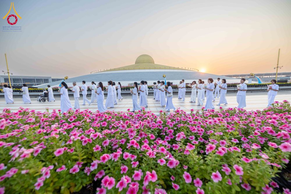 ภาพ No.320804:วันเสาร์ที่ 11 เมษายน พ.ศ.2569 พิธีเวียนประทักษิณ พิธีวันทาเจดีย์ โครงการอุปสมบทหมู่ บูชาธรรมหลวงพ่อธัมมชโย พ.ศ.2569 โครงการอุปสมบทหมู่ธรรมทายาท ระดับอุดมศึกษา รุ่น 53 (ภาคฤดูร้อน) ณ วัดพระธรรมกาย ปทุมธานี