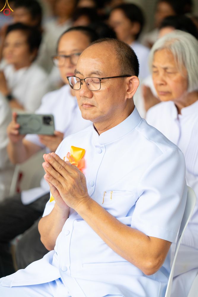 ภาพ No.330153:วันที่ 30 พฤษภาคม พ.ศ.2569 พิธีตัดปอยผมและปลงผม อุบาสกอุปสมบทอุทิศชีวิต 11 ท่าน ณ โบสถ์พระไตรปิฎก วัดพระธรรมกาย จังหวัดปทุมธานี