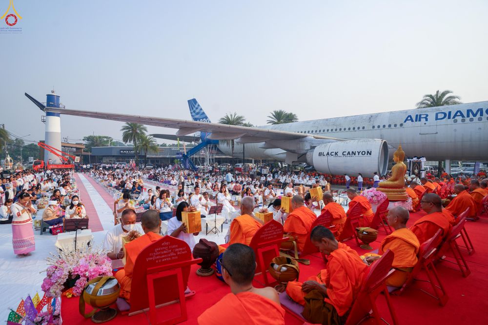 ภาพ No.321037:วันอาทิตย์ที่ 12 เมษายน พ.ศ 2569 พิธีตักบาตรปี๋ใหม่เมืองพระภิกษุสงฆ์ 339 รูป  อุทิศถวายพระราชกุศลสมเด็จพระนางสิริกิติ์  พระบรมราชินีนาถ พระบรมราชชนนีพันปีหลวง และฉลองเมืองแม่แตงครบรอบ 119 ปี ณ ลานโรงแรมแอร์ไดมอนด์ อำเภอแม่แตง จังหวัดเชียงใหม่