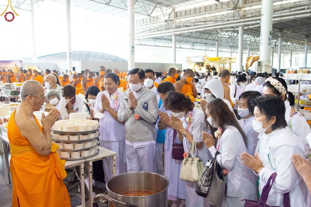 ภาพ No.75020:พิธีถวายภัตตาหารเป็นสังฆทาน แด่คณะพระธรรมยาตราฯ ในโครงการธรรมยาตรากตัญญูบูชา มหาปูชนียาจารย์ พระมงคลเทพมุนี(สด จนฺทสโร) พระผู้ปราบมาร อนุสรณ์สถาน 7 แห่ง ปีที่ 11 วันที่ 30 มกราคม พ.ศ. 2566