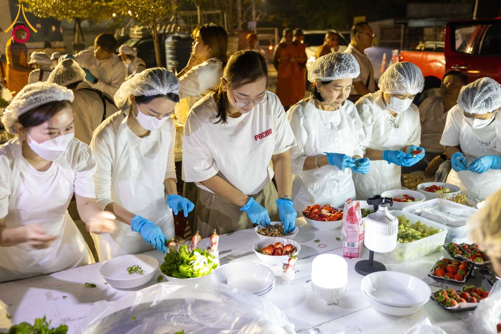 ภาพ No.294741:วันที่ 15 มกราคม พ.ศ. 2569 พิธีถวายภัตตาหารเป็นสังฆทาน แด่พระธรรมยาตรา ณ วัดโบสถ์บน ต.บางคูเวียง จ.นนทบุรี อนุสรณ์สถานลำดับที่ 4 สถานที่เกิดด้วยกายธรรม ในโครงการธรรมยาตรา กตัญญูบูชา มหาปูชนียาจารย์ พระมงคลเทพมุนี(สด จนฺทสโร) พระผู้ปราบมาร อนุสรณ์สถาน 7 แ