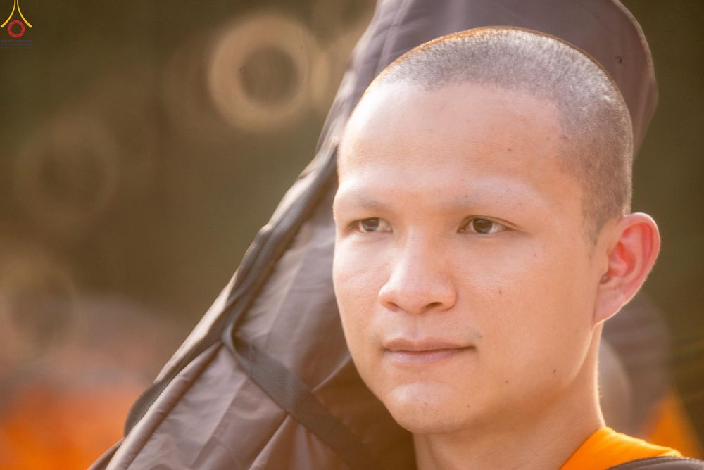 ภาพ No.281652:วันที่ 24 ธันวาคม พ.ศ.2568 พระธรรมยาตรา ปฏิบัติธรรม และถ่ายภาพหมู่ประวัติศาสตร์ ณ ลานหน้ามหาวิหารพระมงคลเทพมุนีฯ วัดพระธรรมกาย