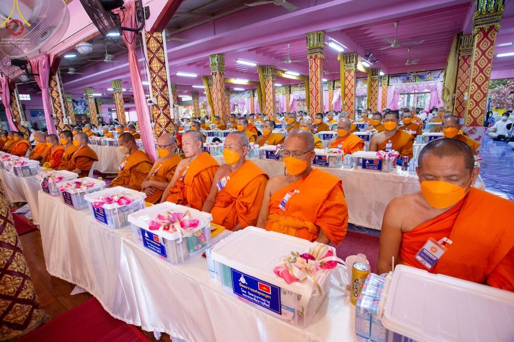 ภาพ No.73710:พิธีเจริญพระพุทธมนต์ ปฏิบัติธรรม มอบทุนการศึกษา ถวายสังฆทาน 106 วัด เพื่อถวายเป็นพุทธบูชา และขับเคลื่อนโครงการหมู่บ้านรักษาศีล 5  โดยคณะสงฆ์จังหวัดนนทบุรี คณะศิษยานุศิษย์วัดพระธรรมกาย โครงการธรรมยาตราฯ ปีที่ 11 ณ วัดตะเคียน อ.บางกรวย จ.นนทบุรี วันที่ 21 