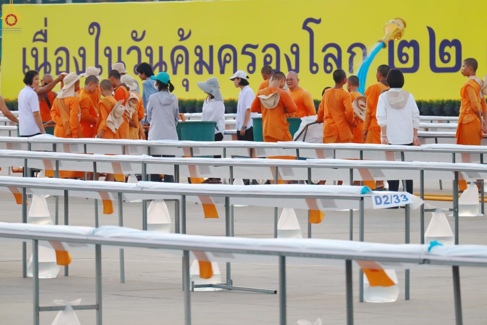 ภาพ No.321526:วันที่ 9-10 เมษายน พ.ศ.2569 การเตรียมงาน มัดถุงน้ำ ถ่วงขาโต๊ะไทยธรรม เพื่องานถวายมหาสังฆทาน 40,000 กว่าวัดทั่วประเทศ วันคุ้มครองโลก 22 เมษายน พ.ศ.2569 วัดพระธรรมกาย