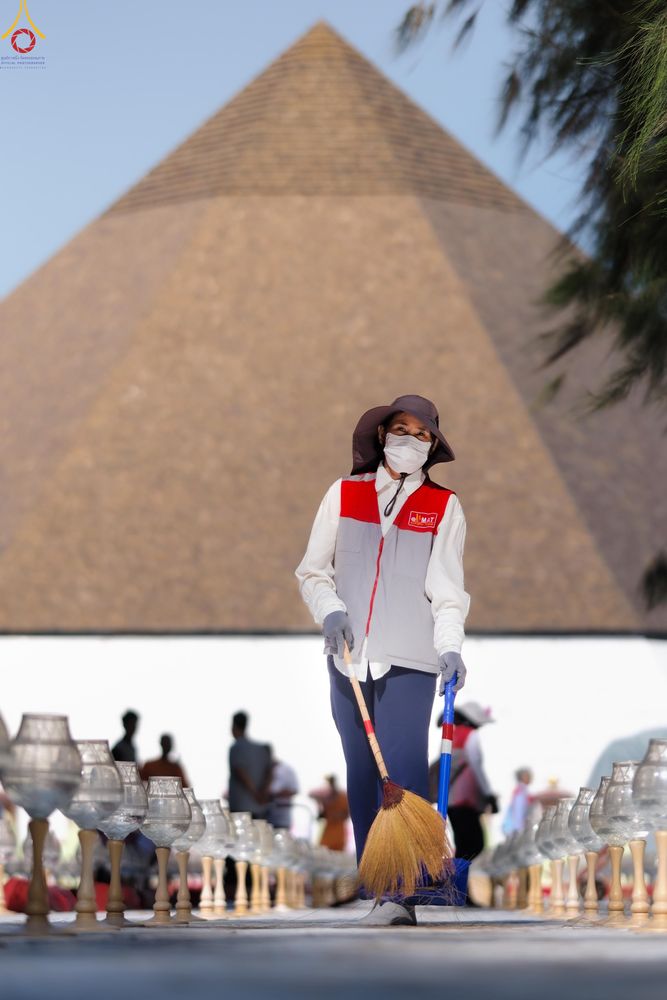 ภาพ No.296186:ภาพเบื้องหลังอาสาสมัครรวมใจ ชุดที่ 2 ในโครงการธรรมยาตรา กตัญญูบูชา มหาปูชนียาจารย์ พระมงคลเทพมุนี(สด จนฺทสโร) พระผู้ปราบมาร อนุสรณ์สถาน 7 แห่ง ปีที่ 14