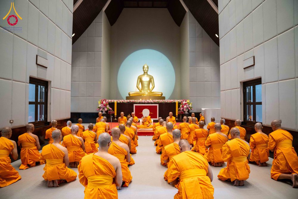 ภาพ No.298250:วันเสาร์ที่ 17 มกราคม พ.ศ. 2569 พิธีบรรพชาอุปสมบท โครงการอุปสมบทหมู่ บูชาธรรมครบ 117 ปี คุณยายอาจารย์มหารัตนอุบาสิกาจันทร์ ขนนกยูง  ณ อุโบสถพระไตรปิฎก วัดพระธรรมกาย