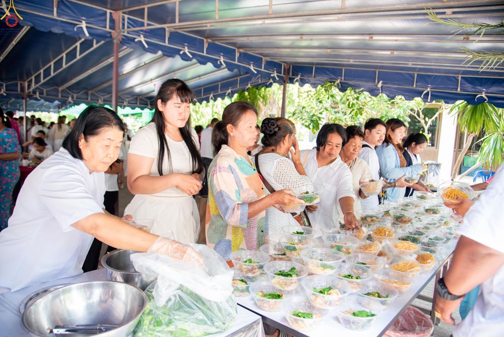 ภาพ No.320114:วันเสาร์ที่ 4 เมษายน 2569 พิธีตัดปอยผม ขอขมาผู้ปกครอง  มอบบาตร-ผ้าไตร และพิธีบรรพชาสามเณร 87 รูป  ณ ศูนย์ปฏิบัติธรรมระยอง(บ้านช่องลม)  ต.บางบุตร อ.บ้านค่าย จ.ระยอง