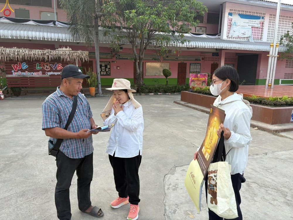 ภาพ No.300440:ภาพเบื้องหลังอาสาสมัครรวมใจ ชุดที่ 3 ในโครงการธรรมยาตรา กตัญญูบูชา มหาปูชนียาจารย์ พระมงคลเทพมุนี(สด จนฺทสโร) พระผู้ปราบมาร อนุสรณ์สถาน 7 แห่ง ปีที่ 14